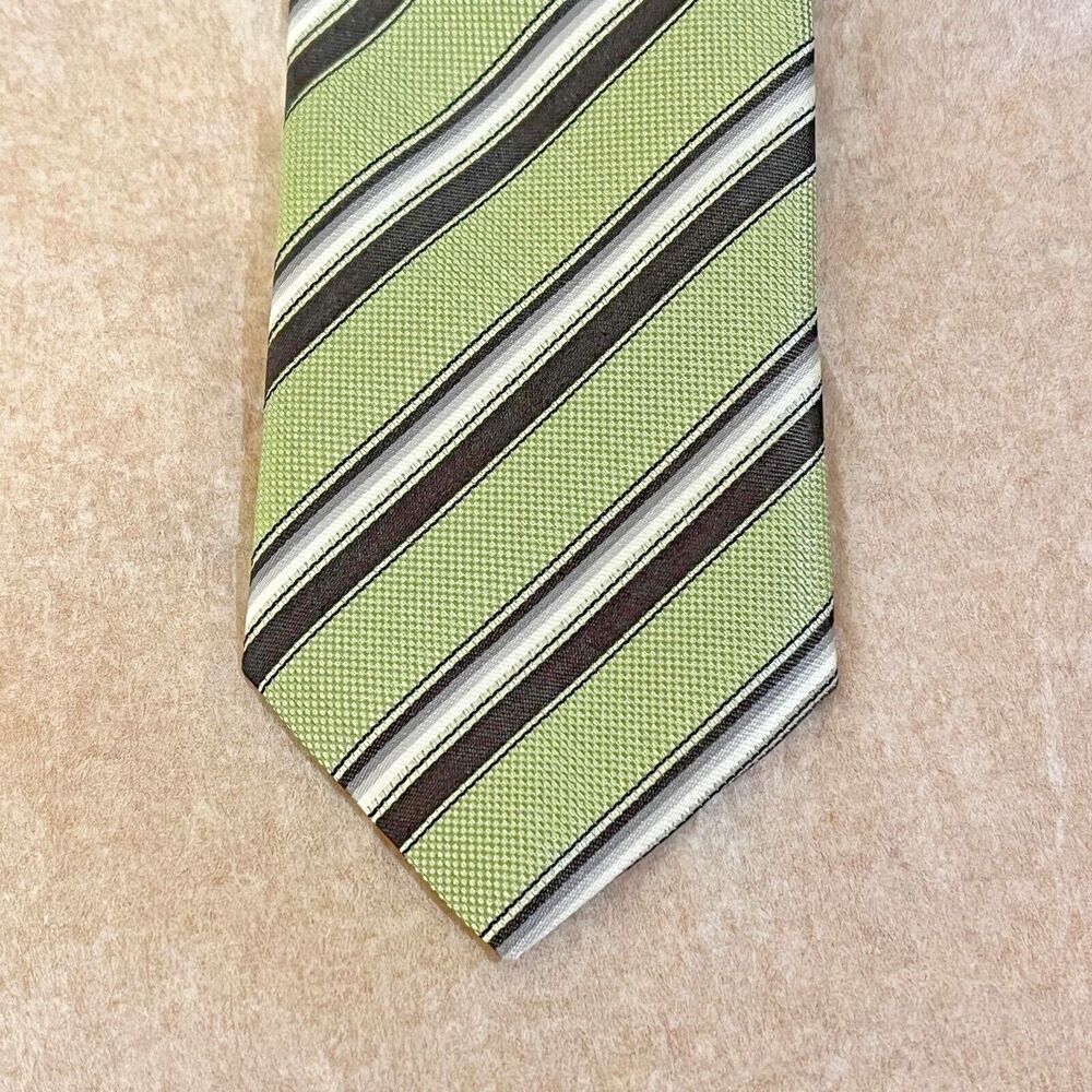 Umo Lorenzo one set of 2 Ties and 1 Hanky Bright Green 2-1/2 inch wide NWOT